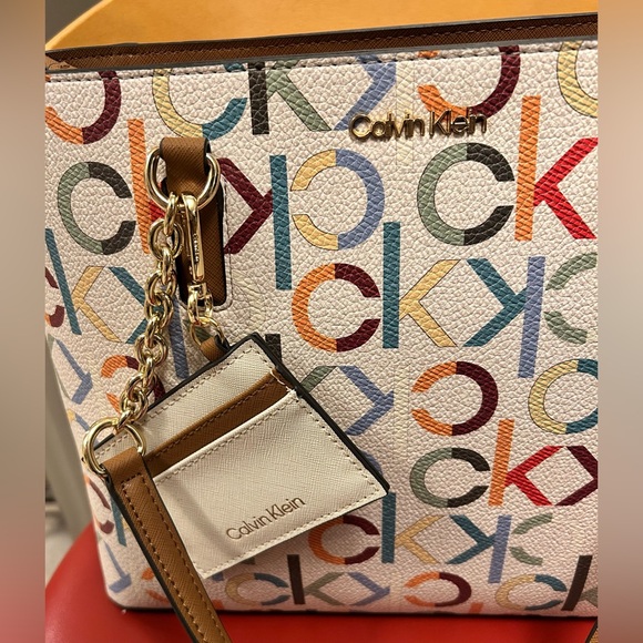 ✨✨ Calvin Klein Purse + Card Holder + Dust Bag ✨✨ - Picture 3 of 9